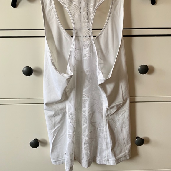 Lululemon Razorback Tank - Picture 2 of 3